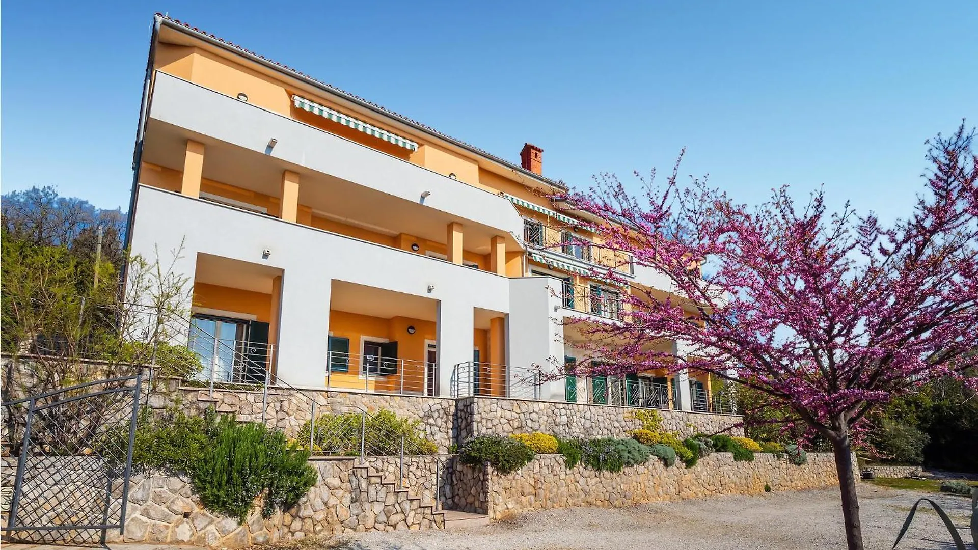 2 Bedroom Cozy Apartment In Mošćenička Draga