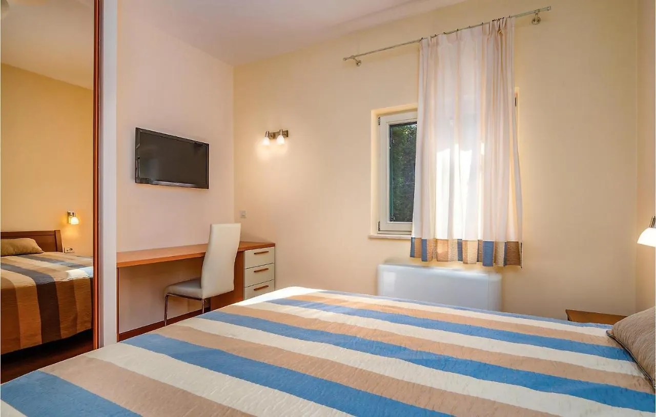 2 Bedroom Cozy Apartment In Mošćenička Draga كرواتيا