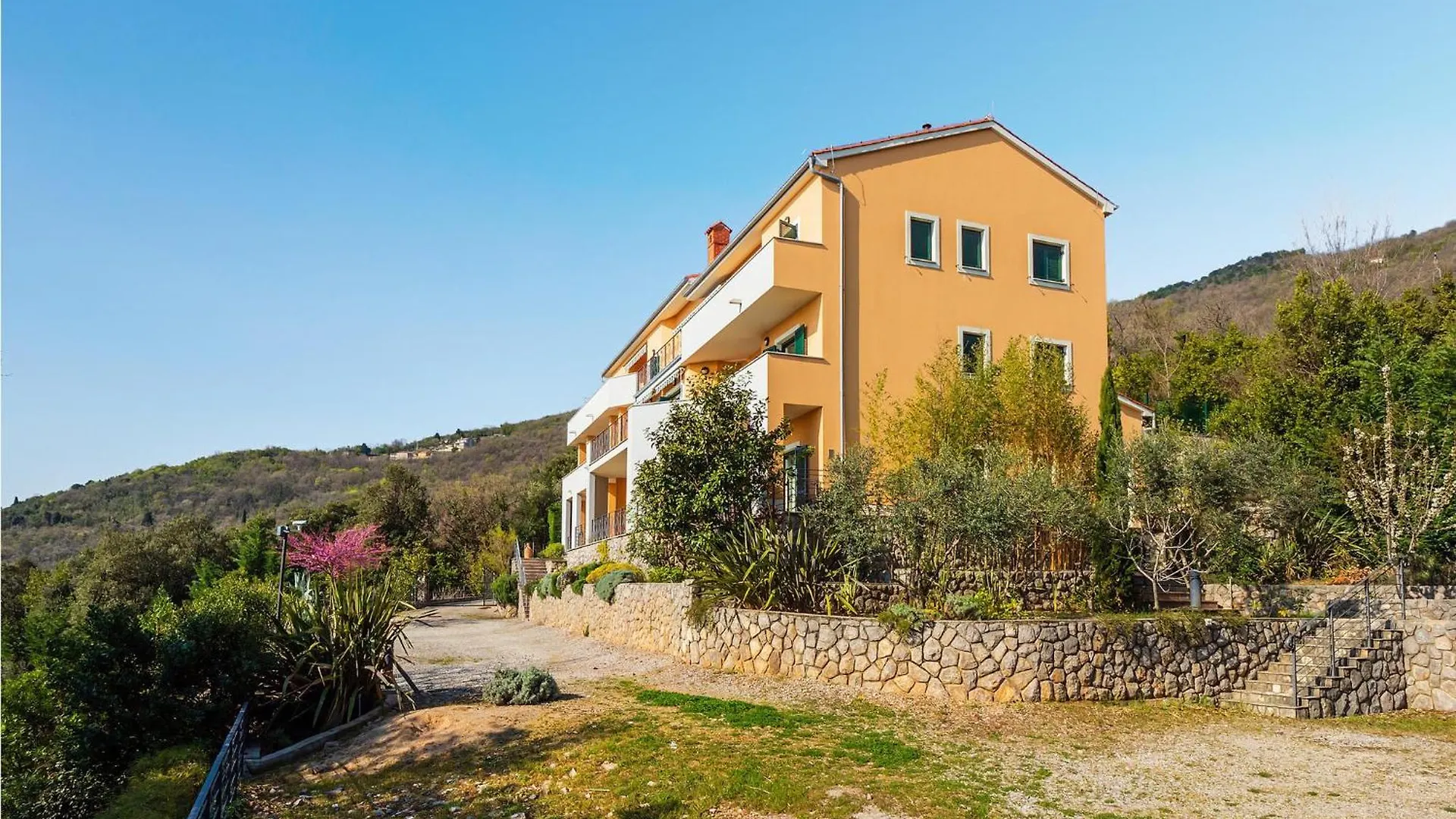 2 Bedroom Cozy Apartment In Mošćenička Draga كرواتيا